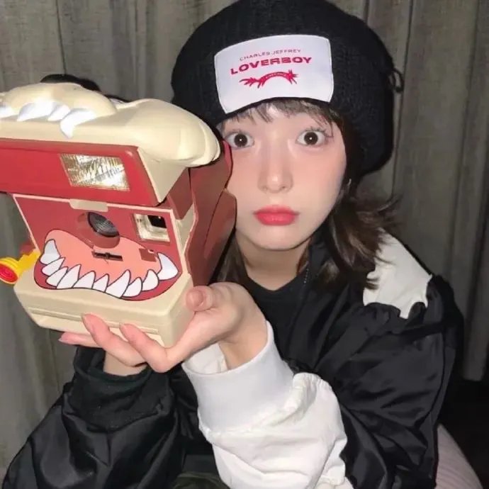 蒙娜丽莎与血月亮
